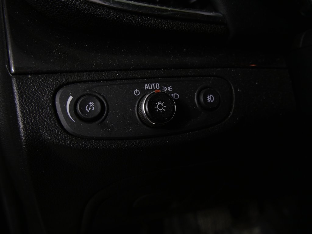 Used 2019 Buick Encore Essence FWD image 15