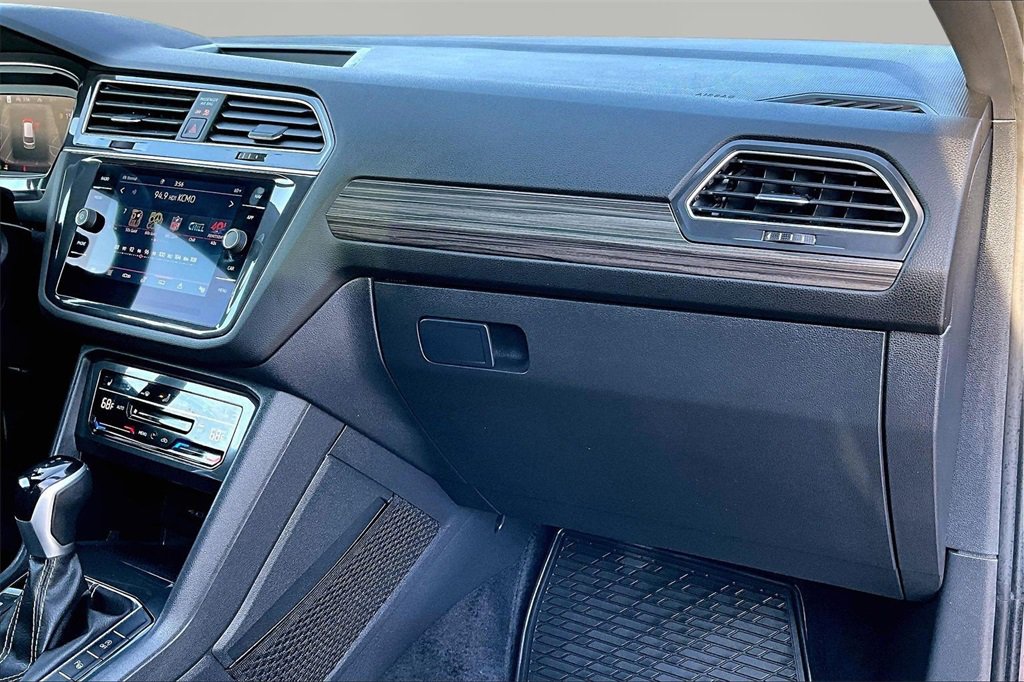 Used 2022 Volkswagen Tiguan SEL R-Line image 17