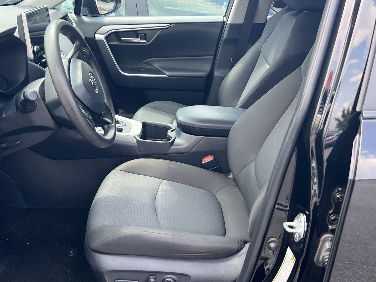 Used 2025 Toyota RAV4 XLE AWD/4WD image 11