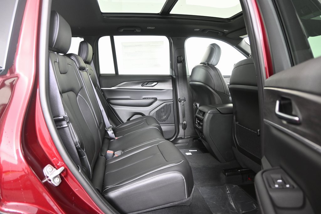 New 2025 Jeep Grand Cherokee Limited w/ Trailer Tow Package image 16