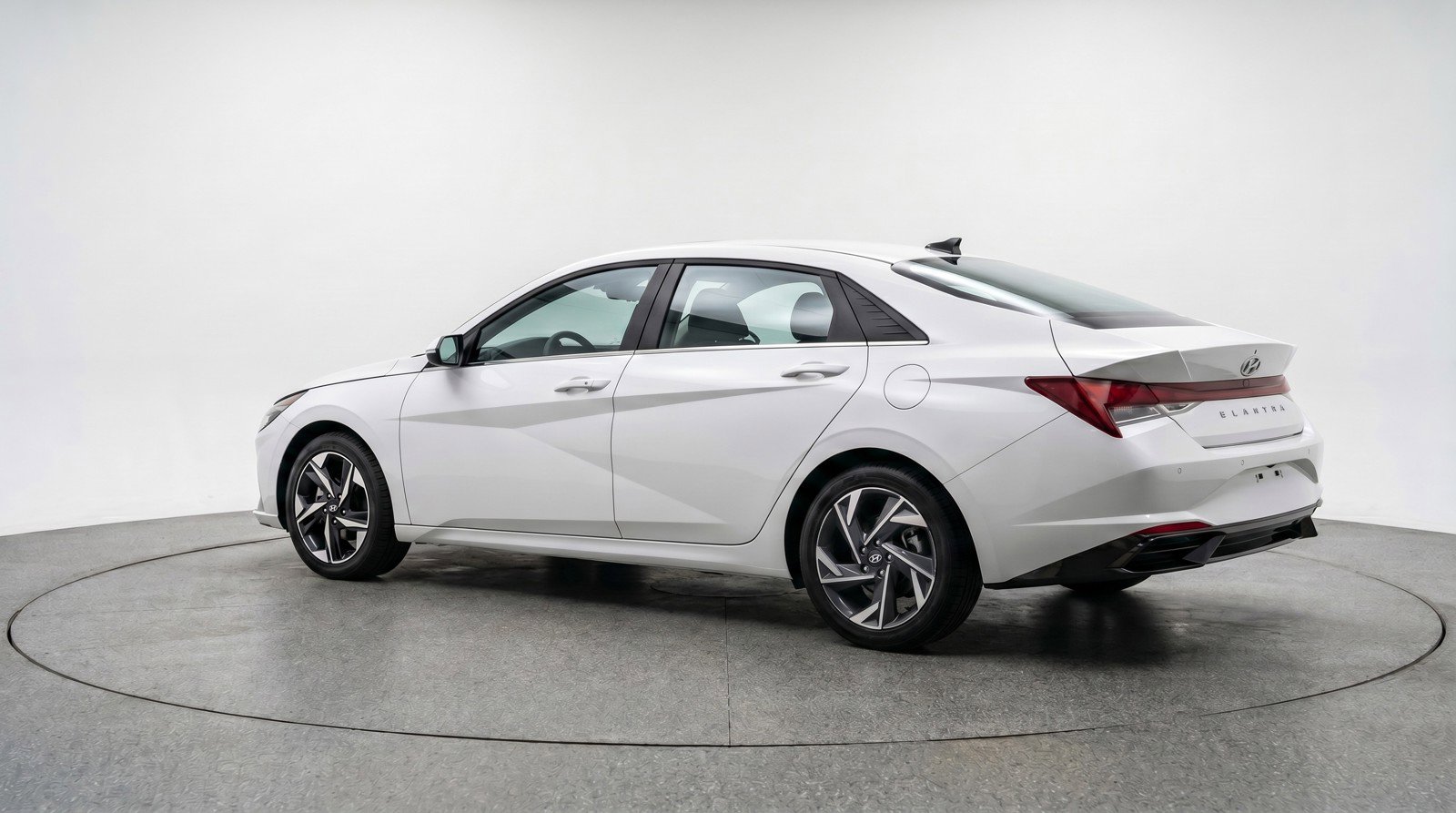 Used 2025 Hyundai Elantra SEL FWD image 6