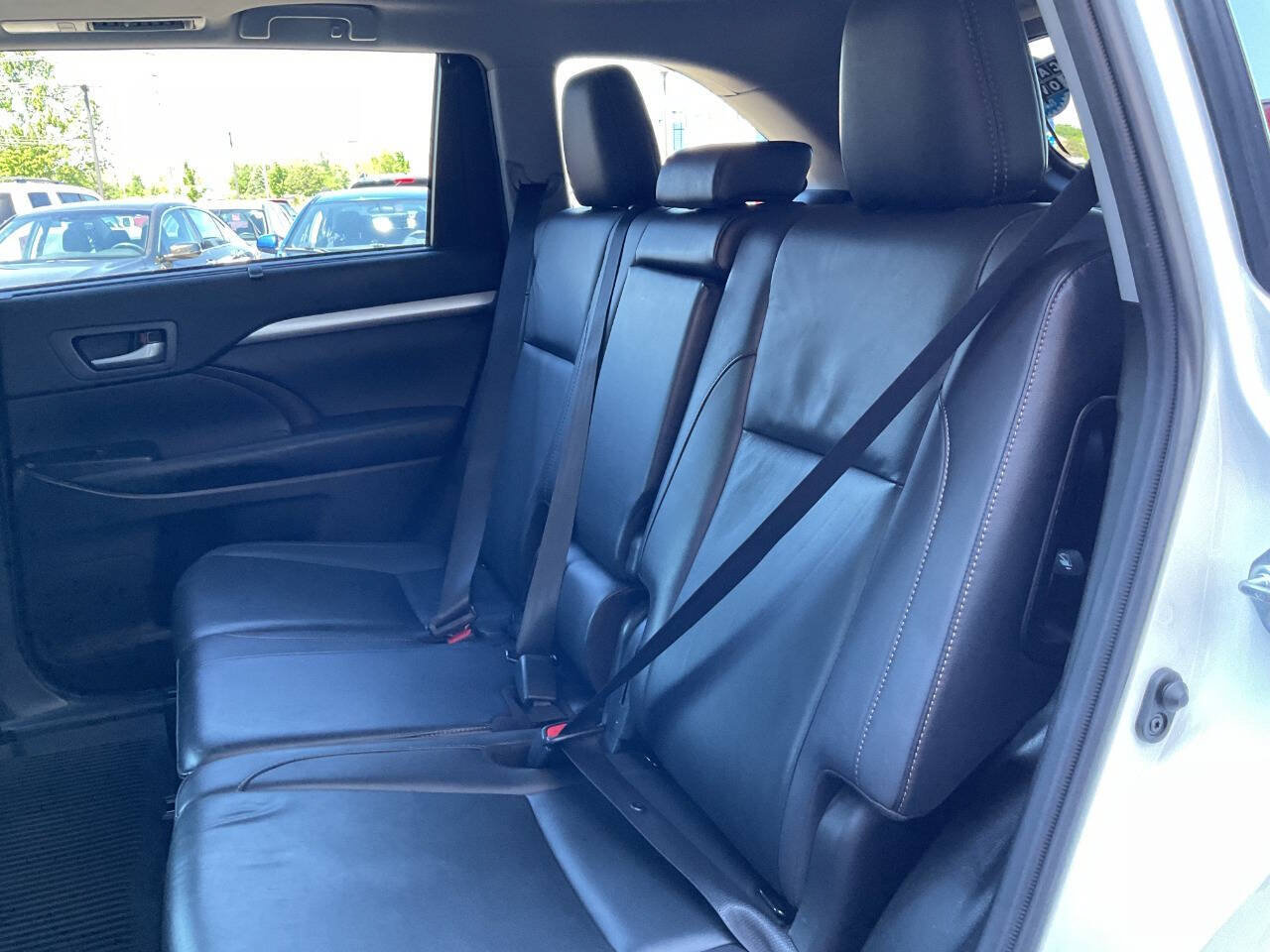 Used 2019 Toyota Highlander XLE AWD/4WD image 30