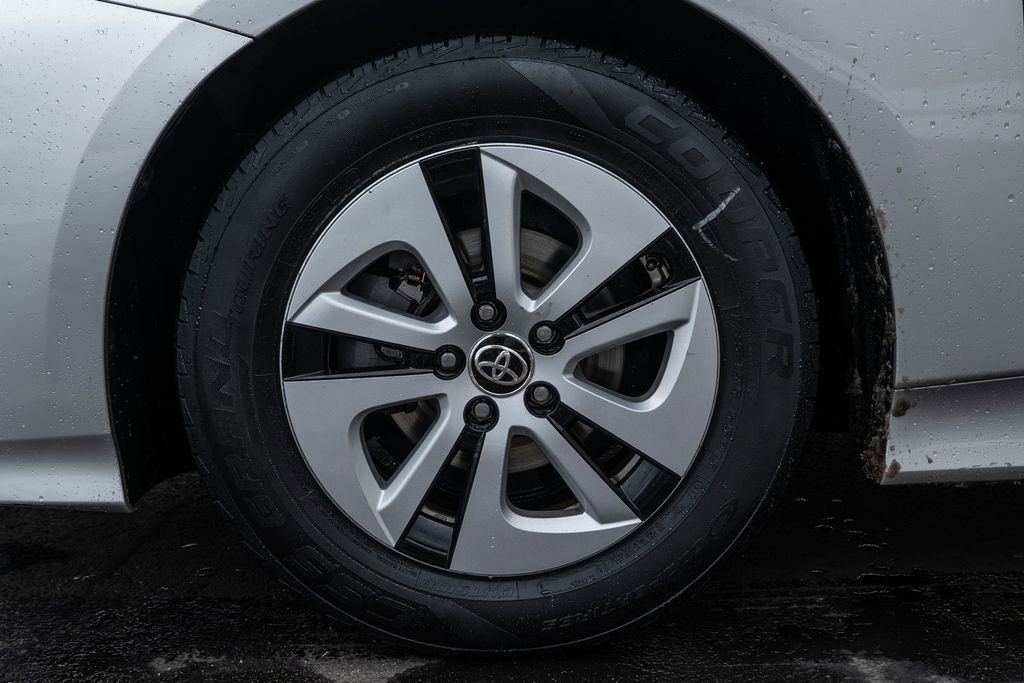 Used 2016 Toyota Prius Three image 8