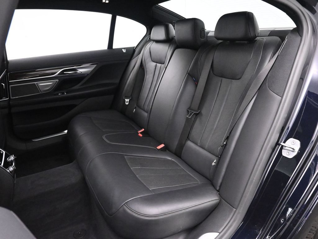 Used 2020 BMW 750i xDrive w/ M Sport Package AWD/4WD image 15