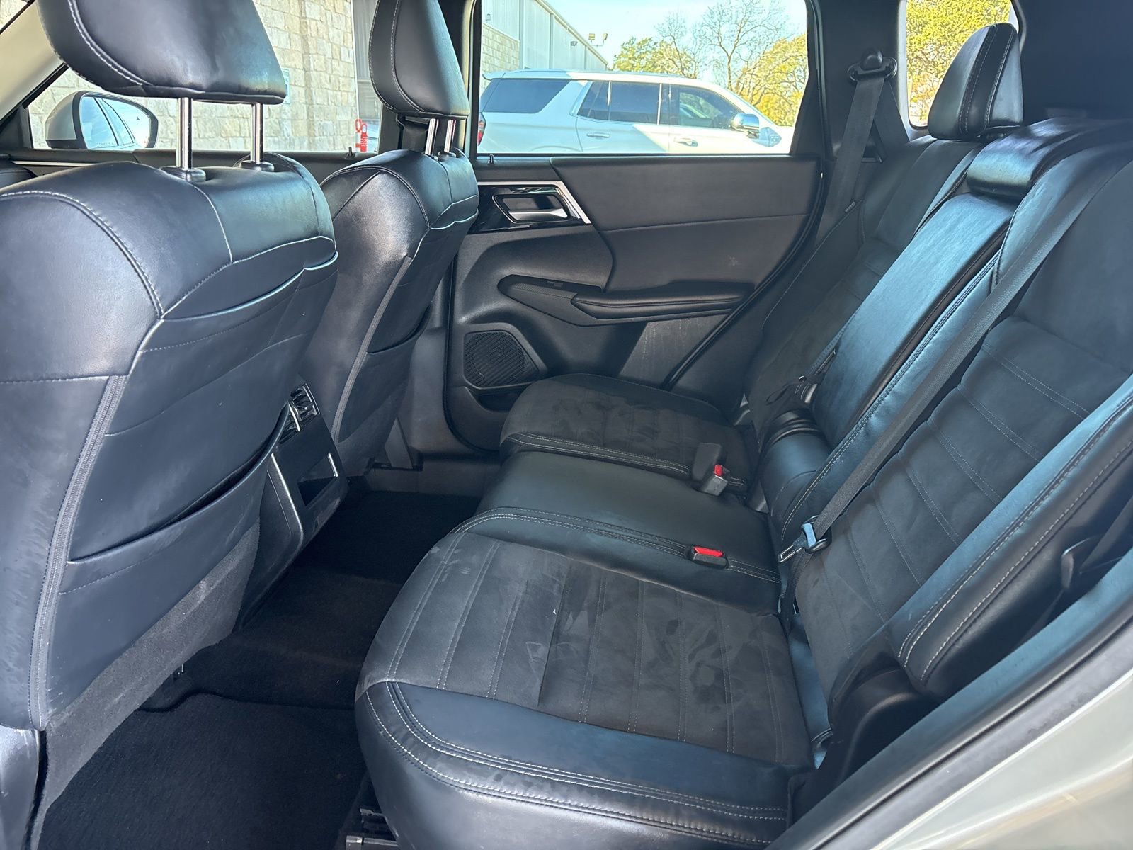 Used 2023 Mitsubishi Outlander SE image 11