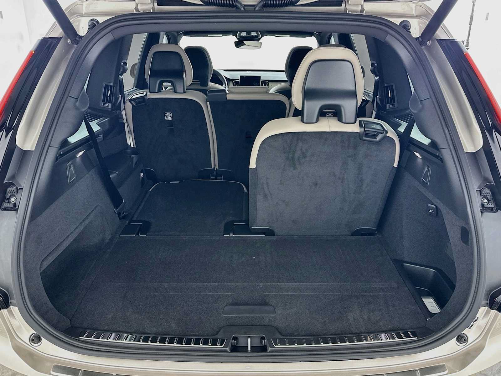 New 2027 Volvo XC90 B6 Plus AWD/4WD image 24