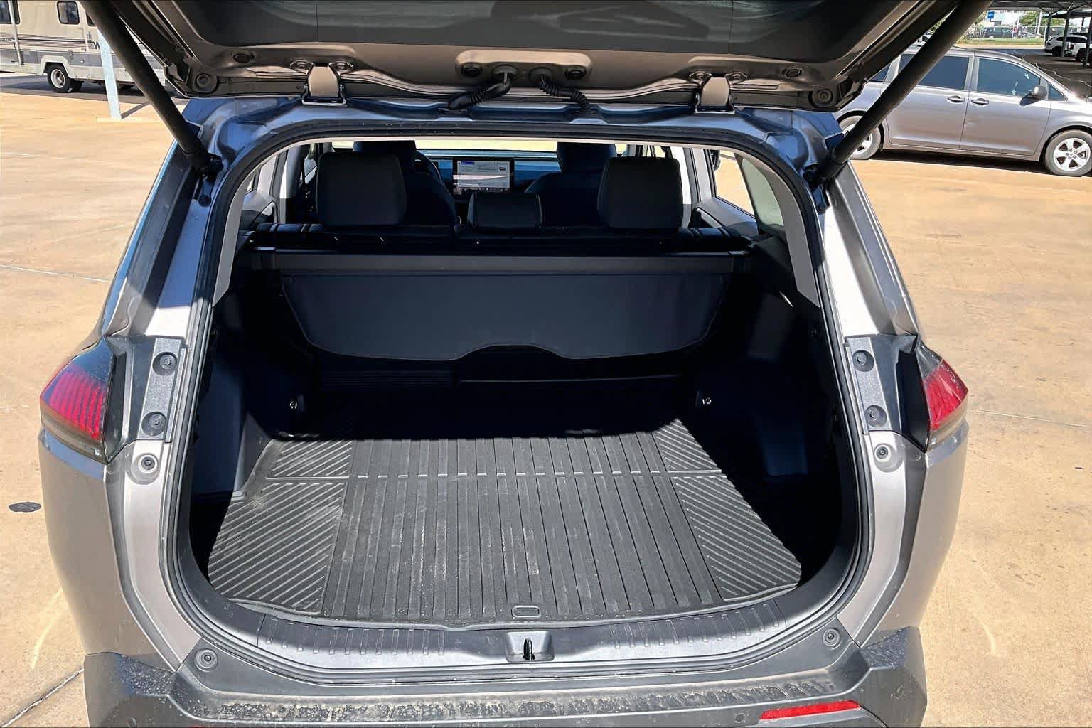Used 2026 Toyota RAV4 XLE Premium FWD image 31