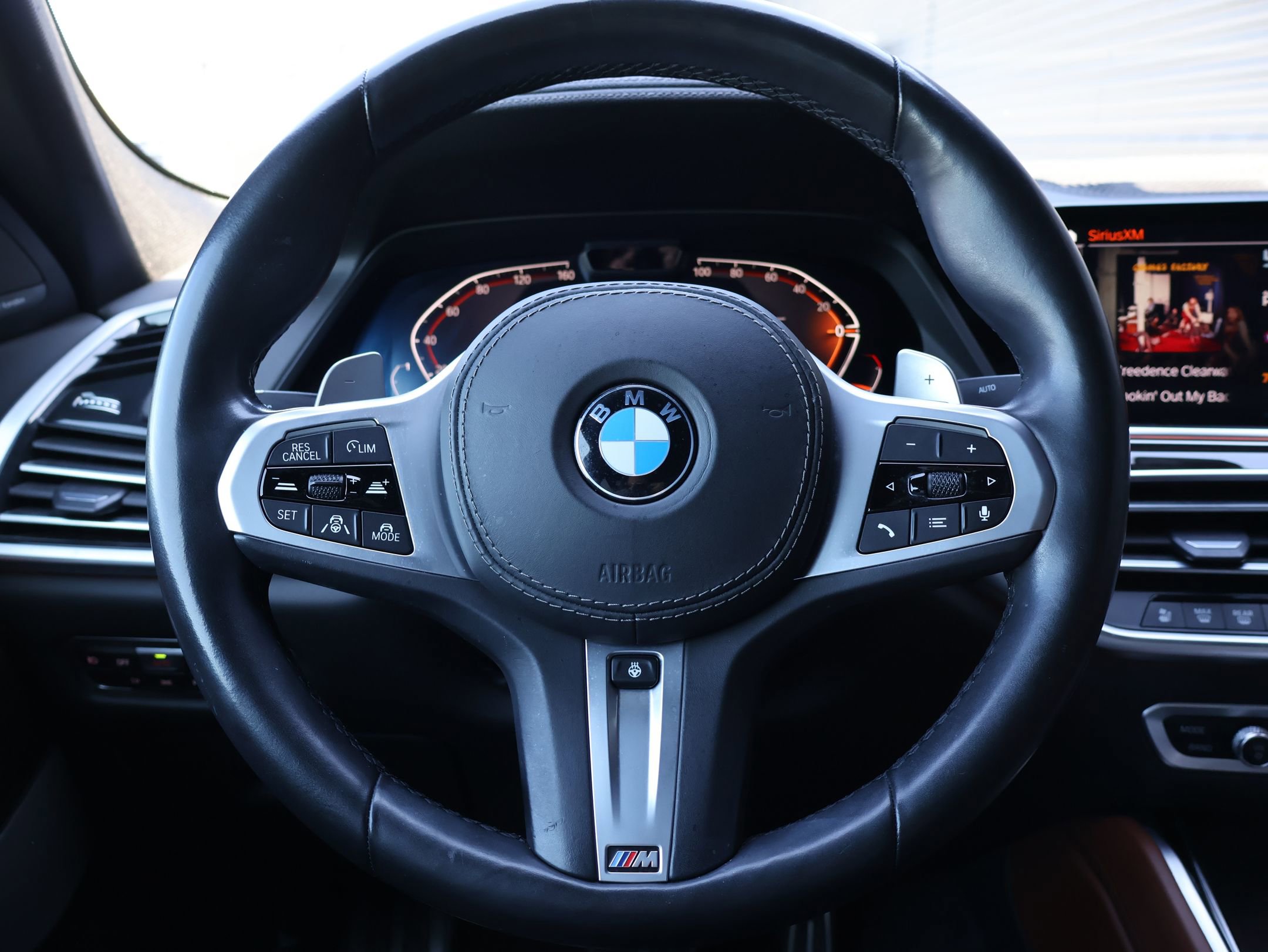 Used 2021 BMW X6 xDrive40i w/ M Sport Package AWD/4WD image 13