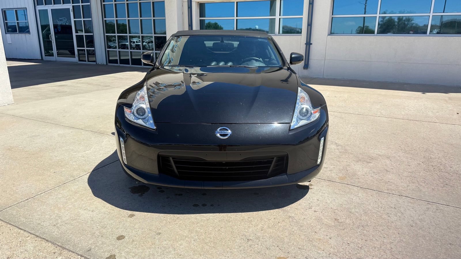 Used 2014 Nissan 370Z Touring w/ Sport Package RWD image 2