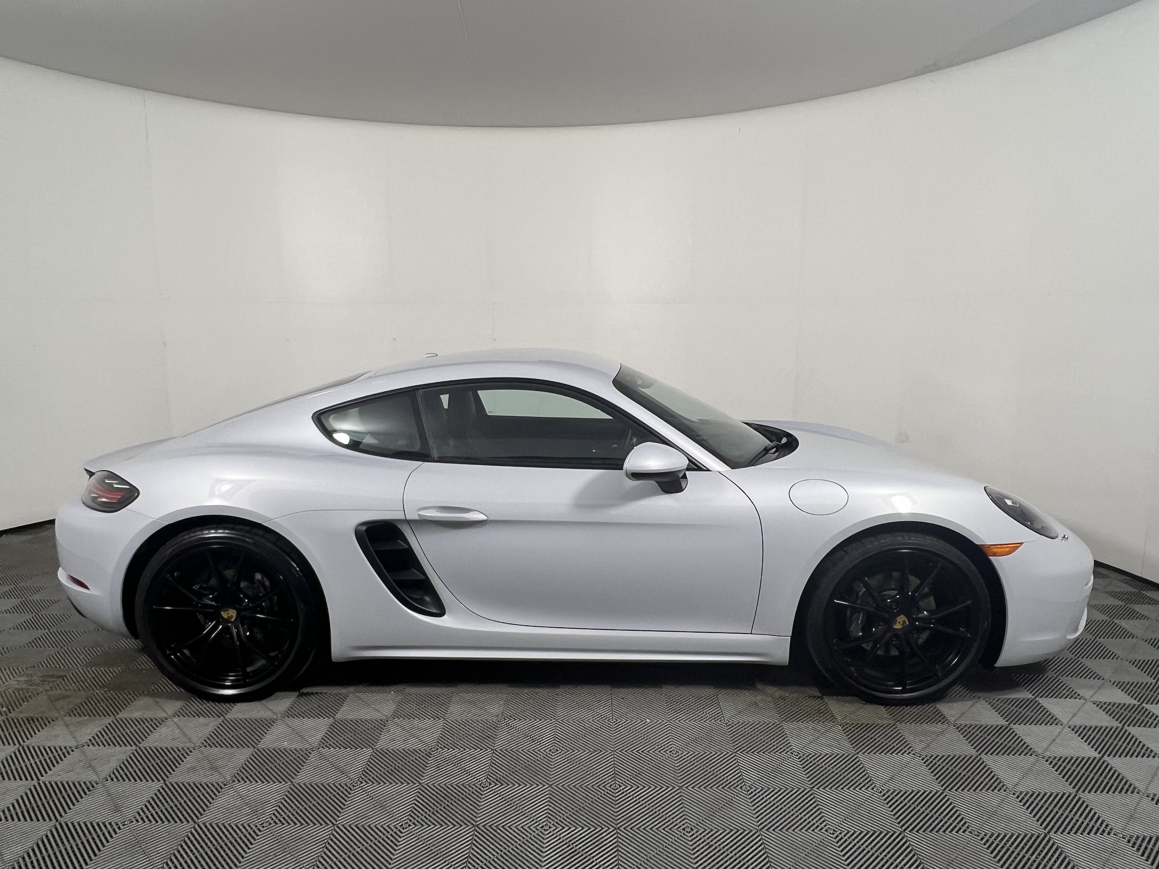 Certified 2024 Porsche 718 Cayman RWD image 8