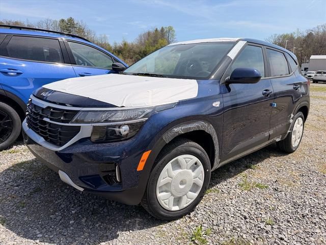 New 2026 Kia Seltos LX FWD image 2