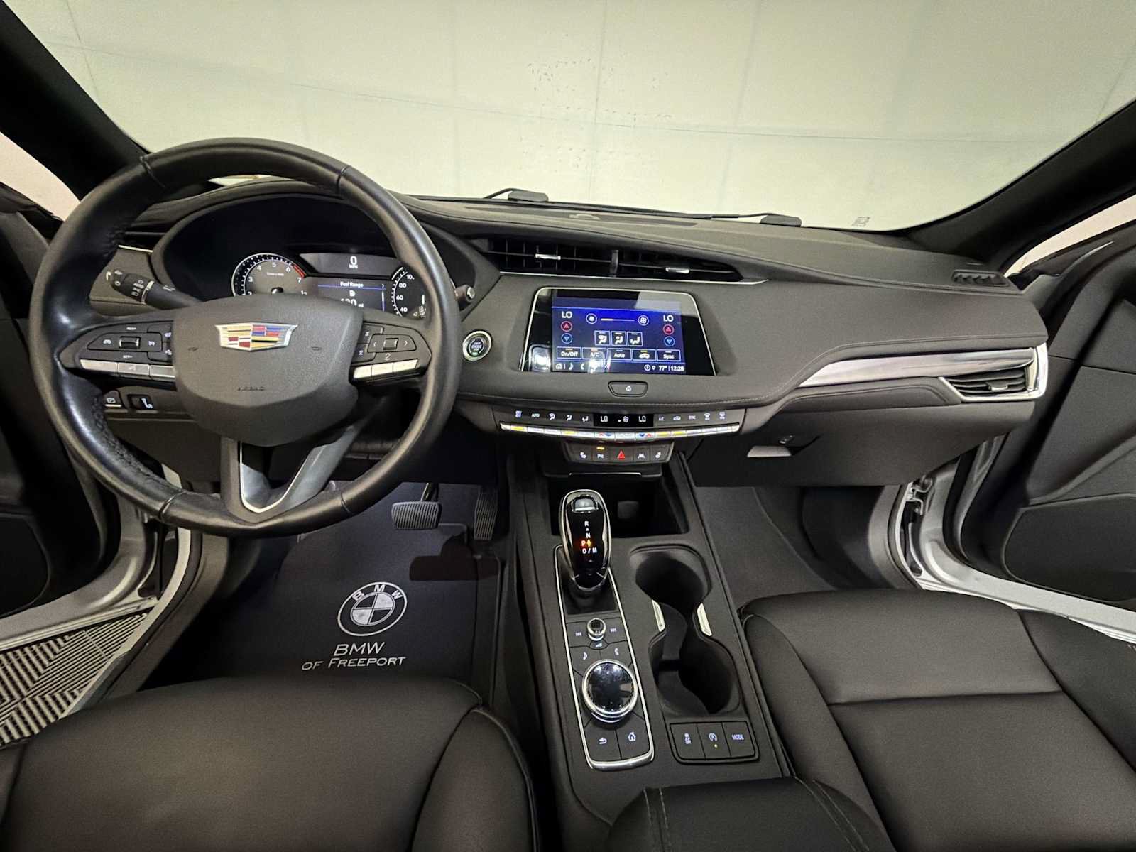 Used 2022 Cadillac XT4 Luxury w/ Cold Weather Package AWD/4WD image 12