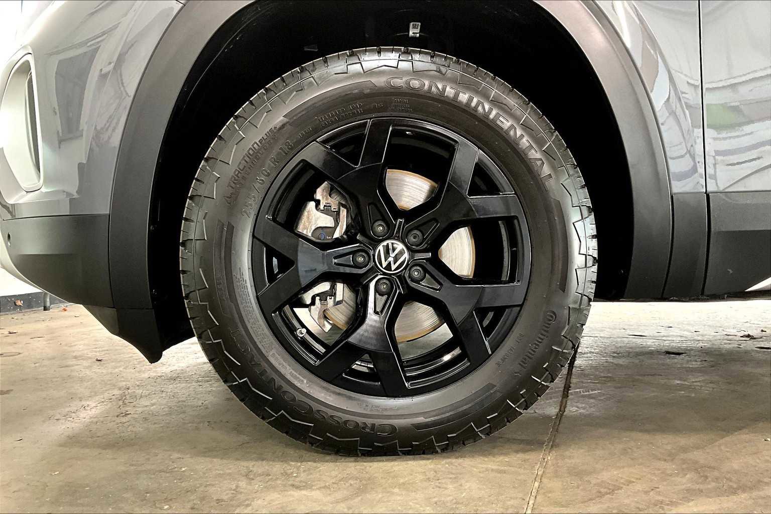 Used 2025 Volkswagen Atlas Peak Edition SE image 12