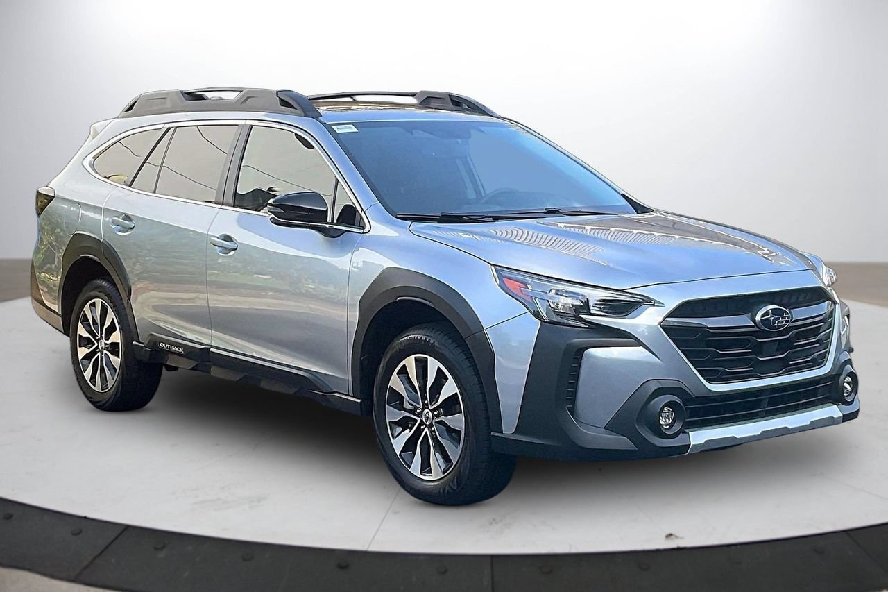 Used 2025 Subaru Outback Limited AWD/4WD image 2