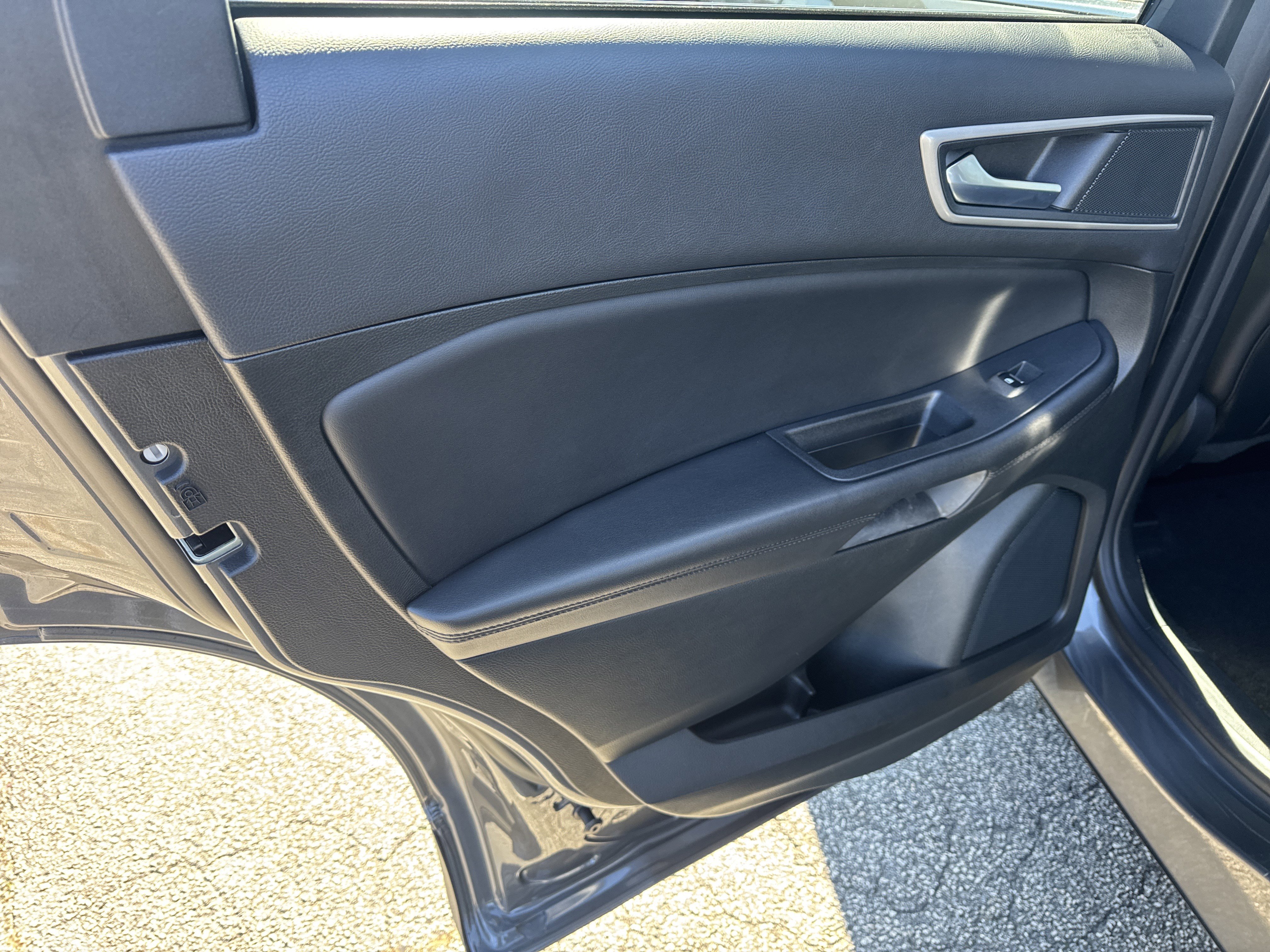 Used 2023 Ford Edge SEL image 21