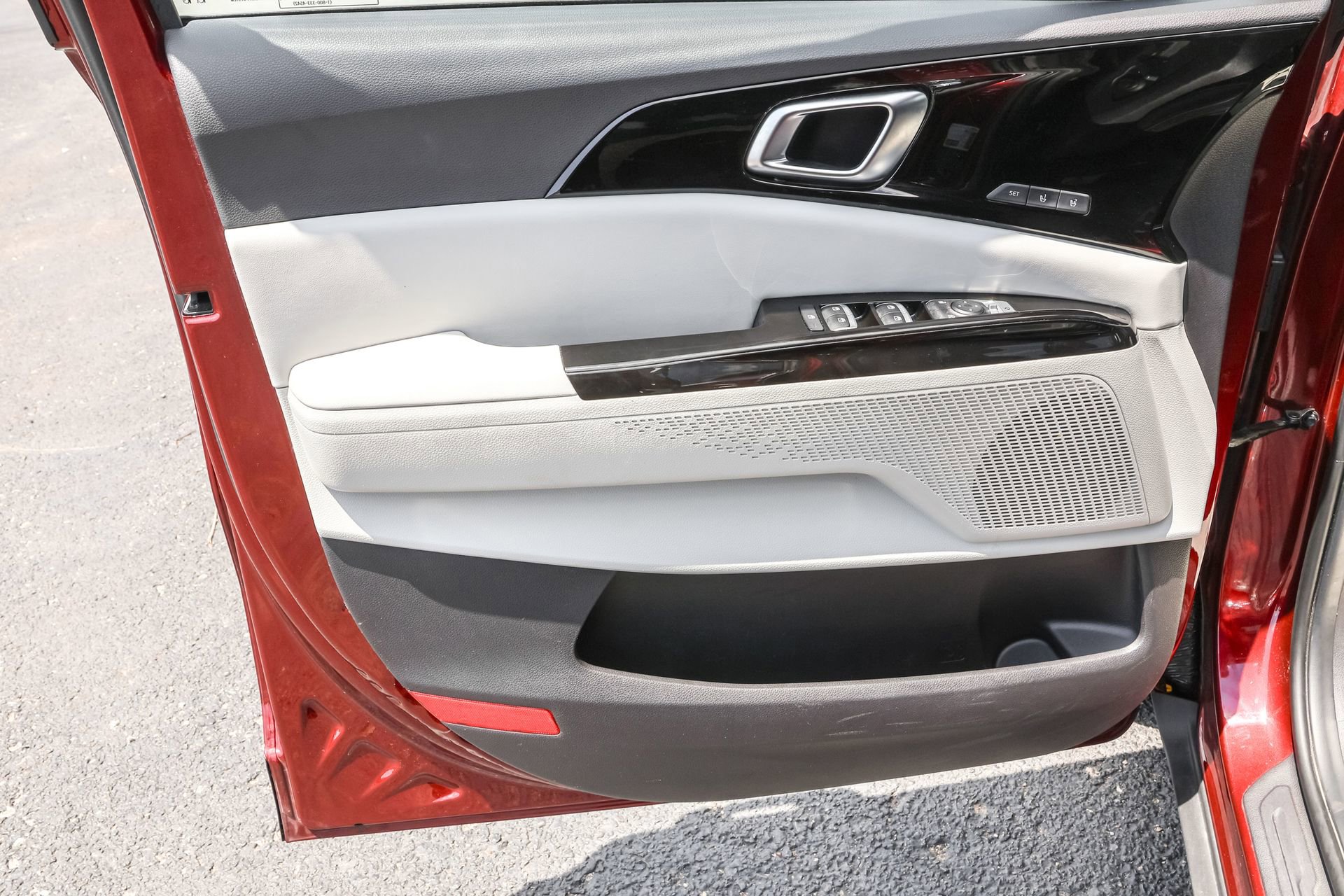 Used 2023 Kia Carnival SX image 32