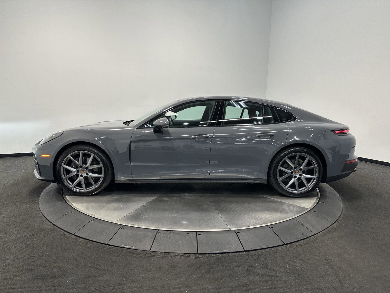 Used 2025 Porsche Panamera 4 image 2