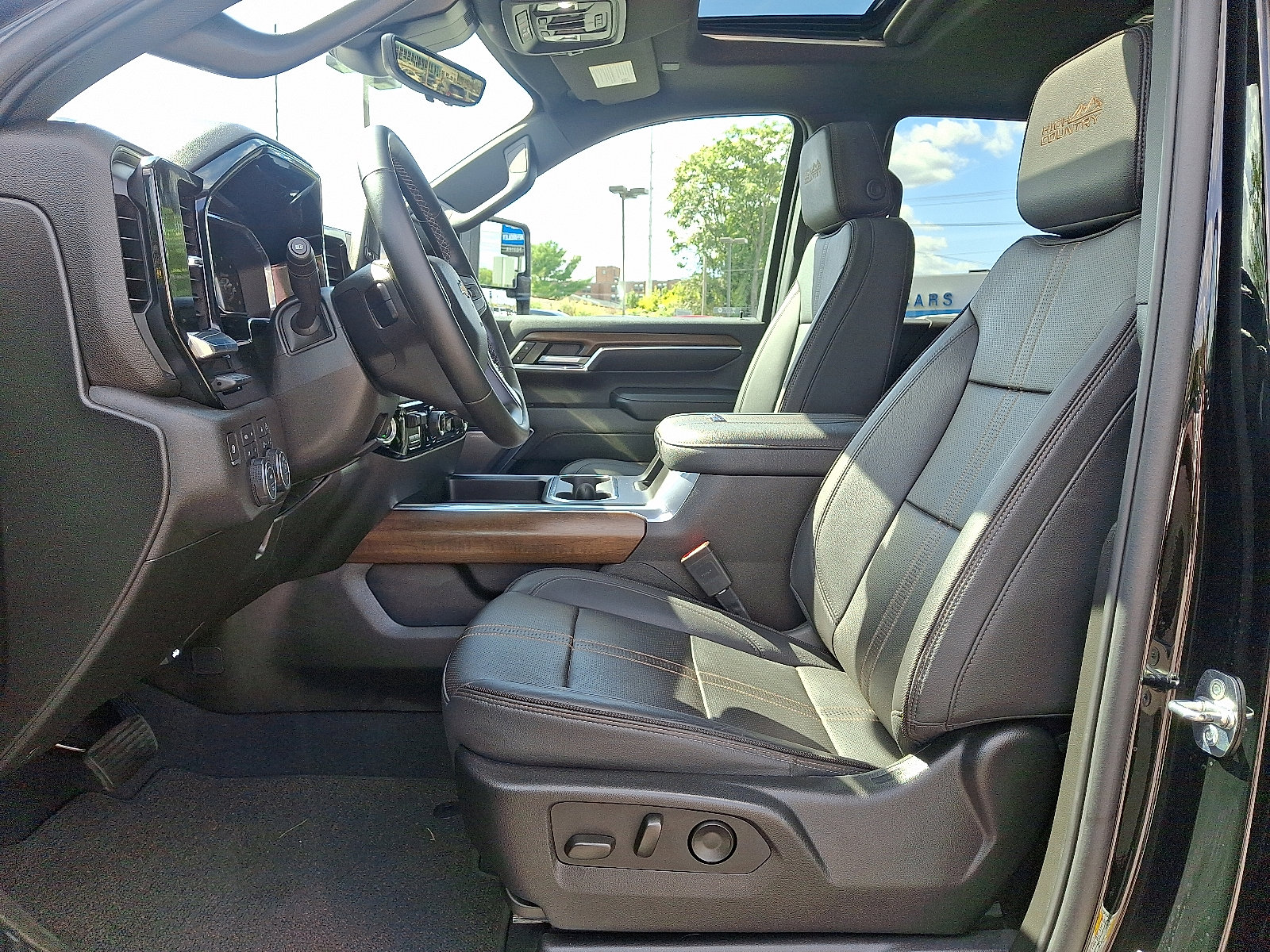 Used 2024 Chevrolet Silverado 2500 High Country image 13