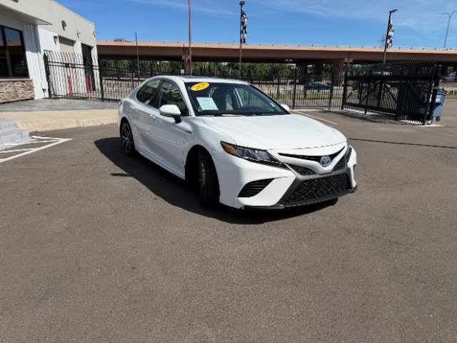 Used 2020 Toyota Camry SE w/ Sunroof Package FWD image 26