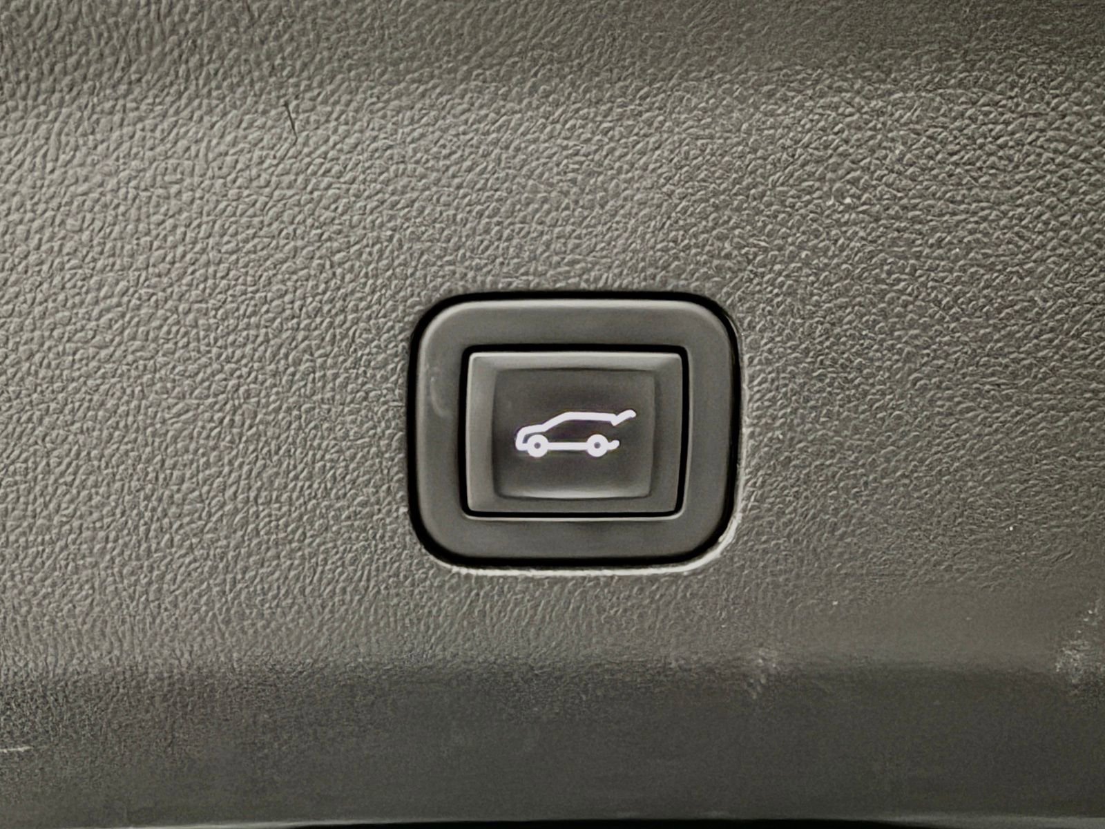 Used 2023 GMC Yukon Denali image 16