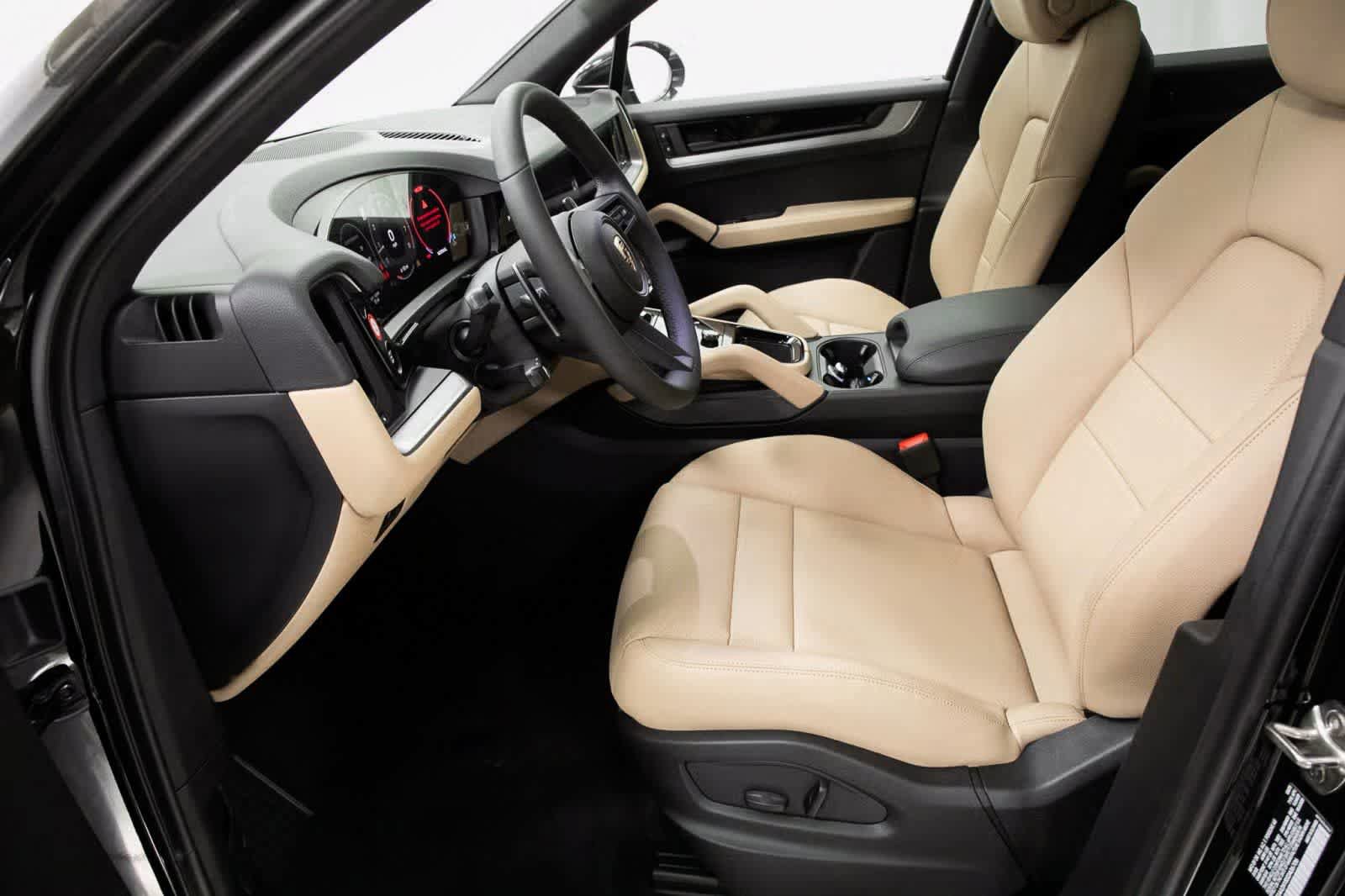 Certified 2025 Porsche Cayenne AWD/4WD image 16