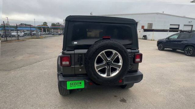 Used 2018 Jeep Wrangler Unlimited Sahara AWD/4WD image 7