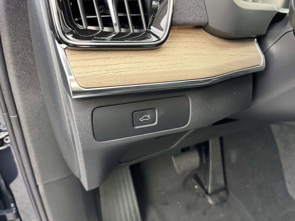New 2026 Volvo XC90 B6 Plus image 15