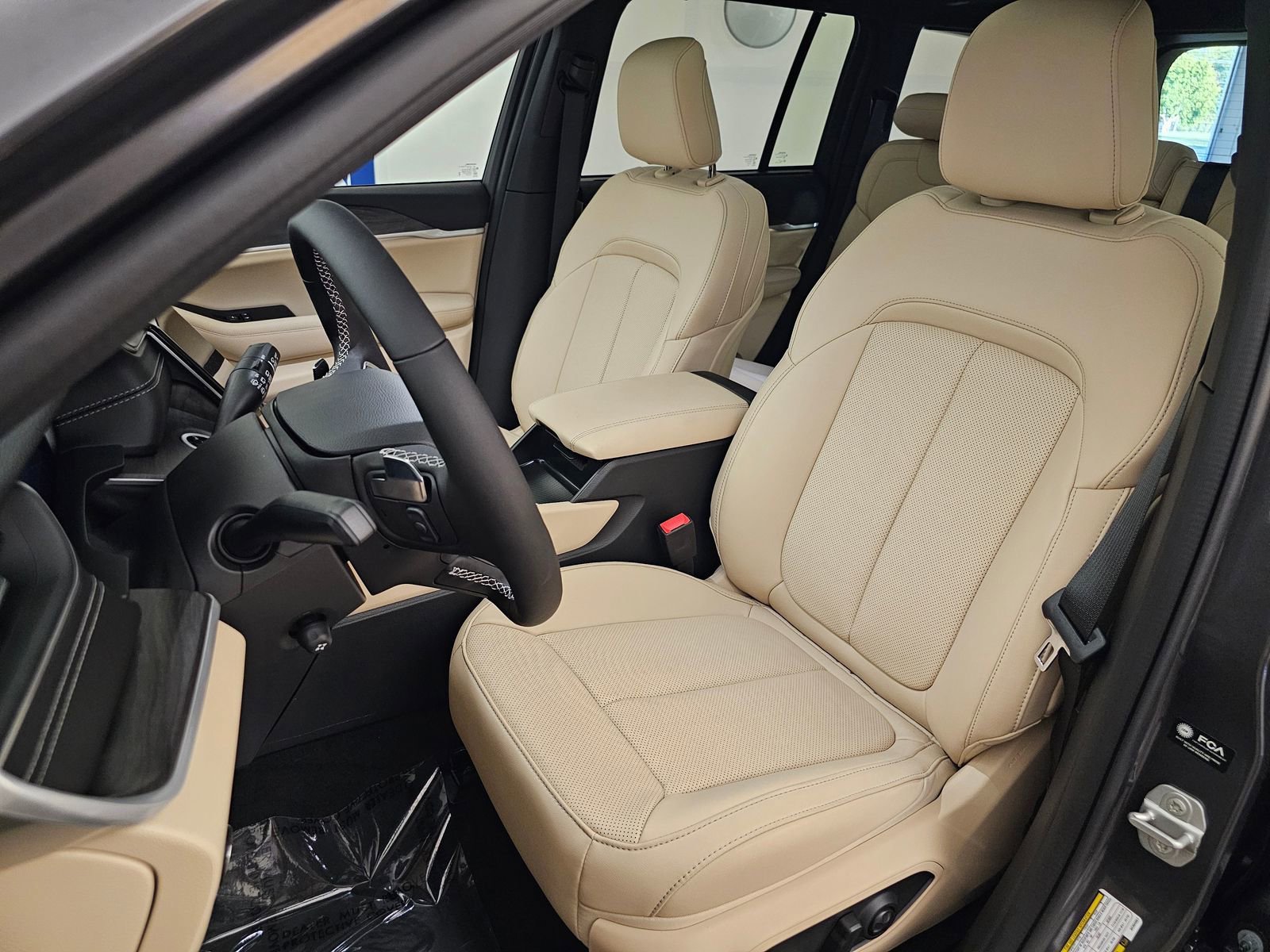 New 2025 Jeep Grand Cherokee Limited w/ Luxury Tech Group II image 13