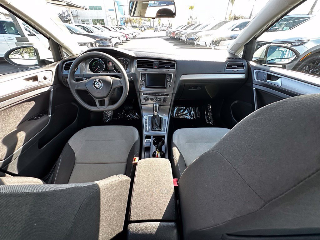 Used 2016 Volkswagen e-Golf SE FWD image 17