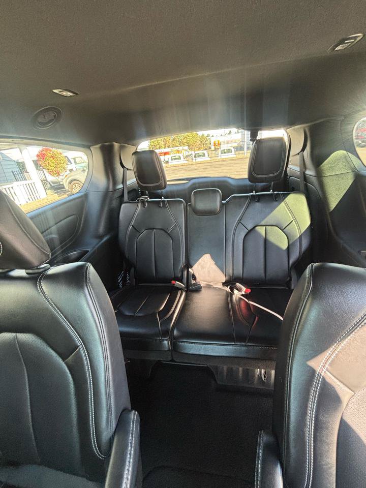 Used 2025 Chrysler Pacifica Select FWD image 21
