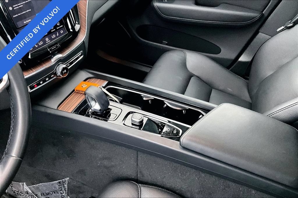 Used 2023 Volvo XC60 B5 Plus AWD/4WD image 16