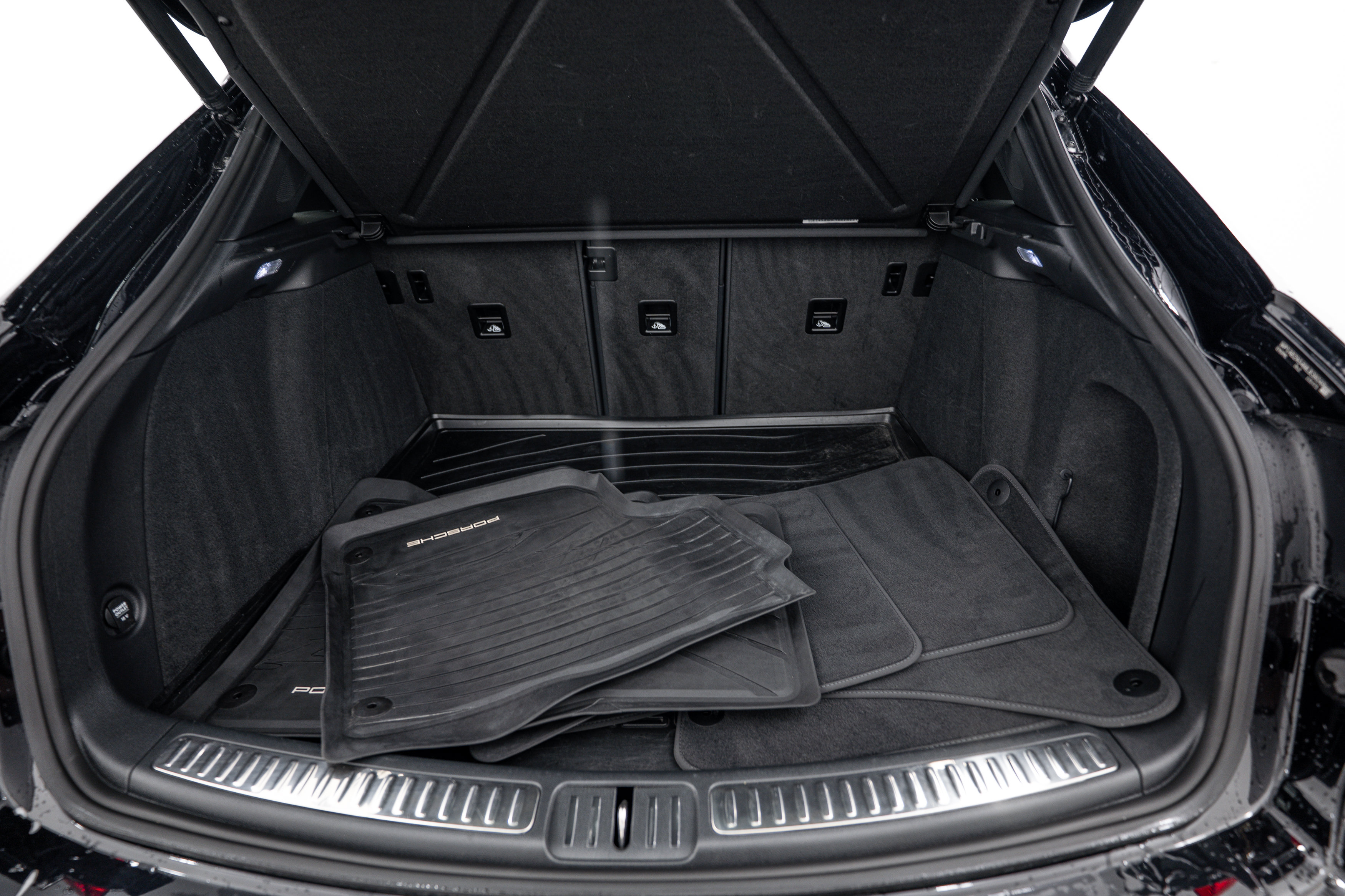 Certified 2021 Porsche Macan S AWD/4WD image 25