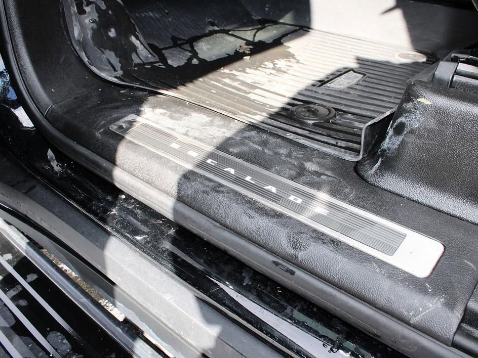 Used 2024 Cadillac Escalade Sport w/ LPO, ONYX Package image 16