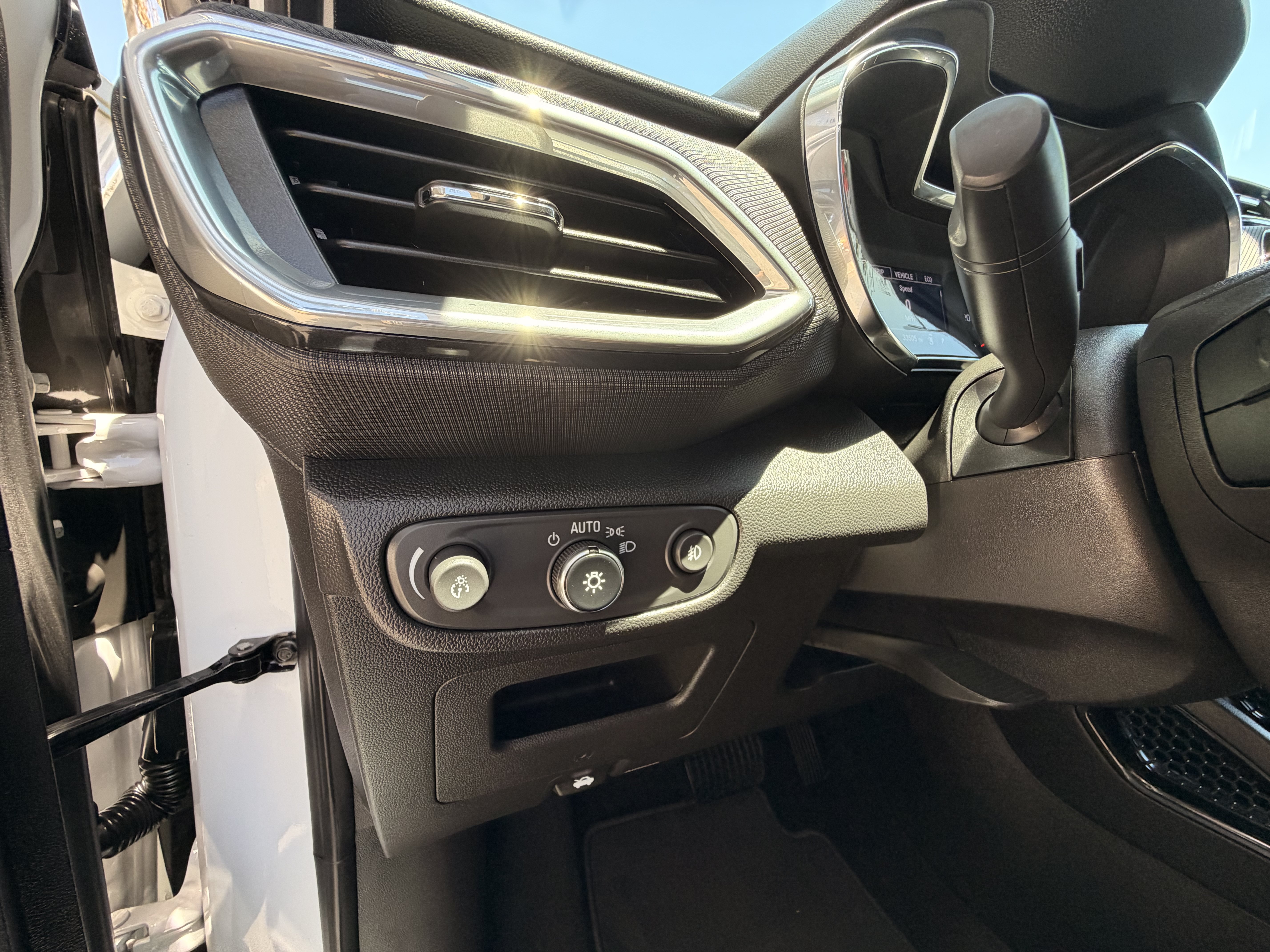 Used 2023 Chevrolet TrailBlazer LT w/ Convenience Package FWD image 10