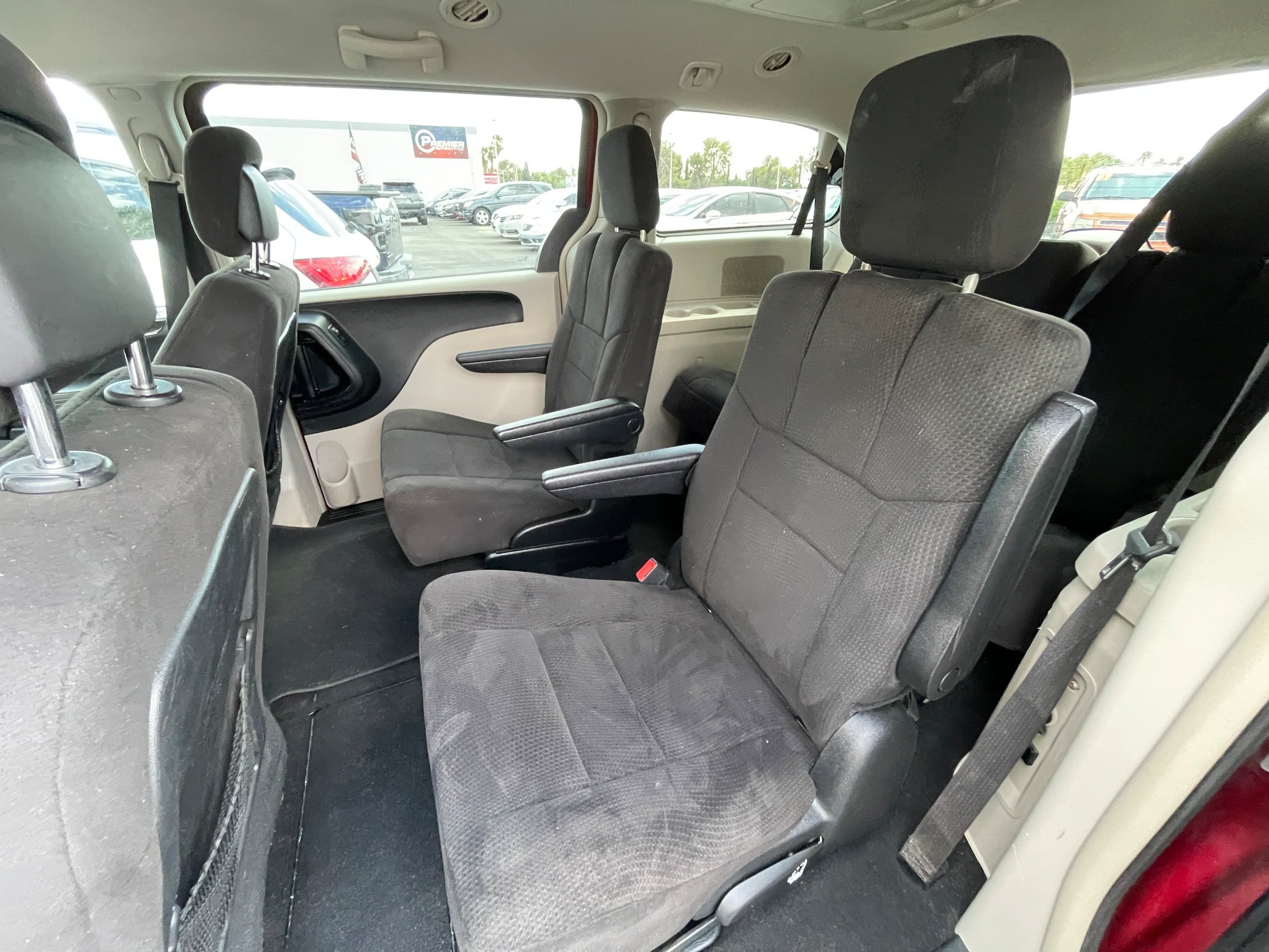 Used 2012 Chrysler Town & Country Touring w/ Entertainment Group #1 FWD image 17