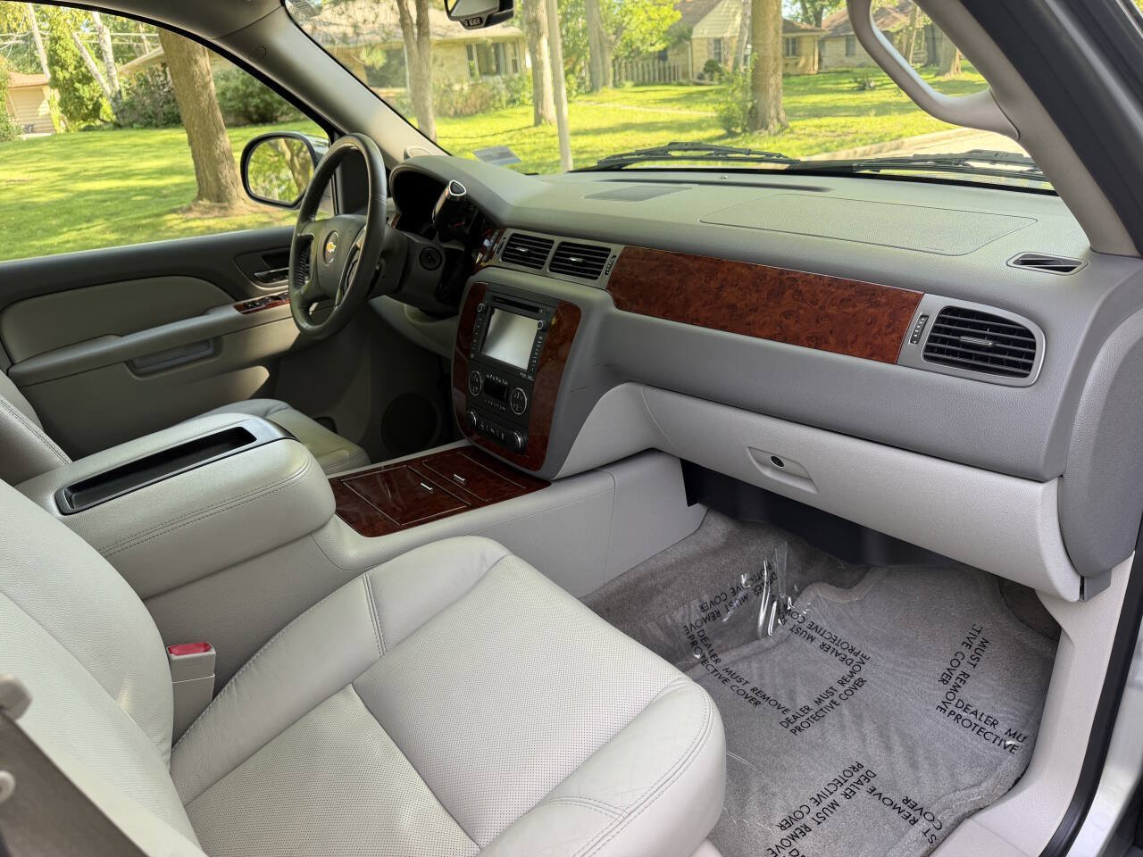 Used 2012 Chevrolet Suburban LTZ AWD/4WD image 17