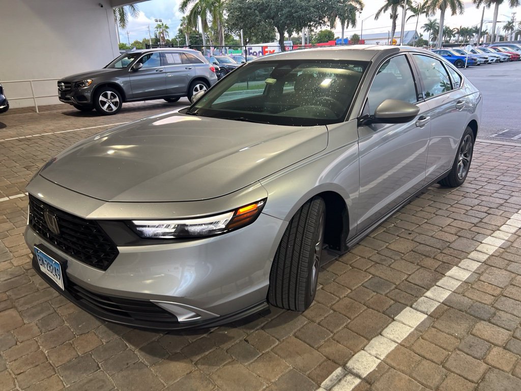 Used 2023 Honda Accord EX image 1