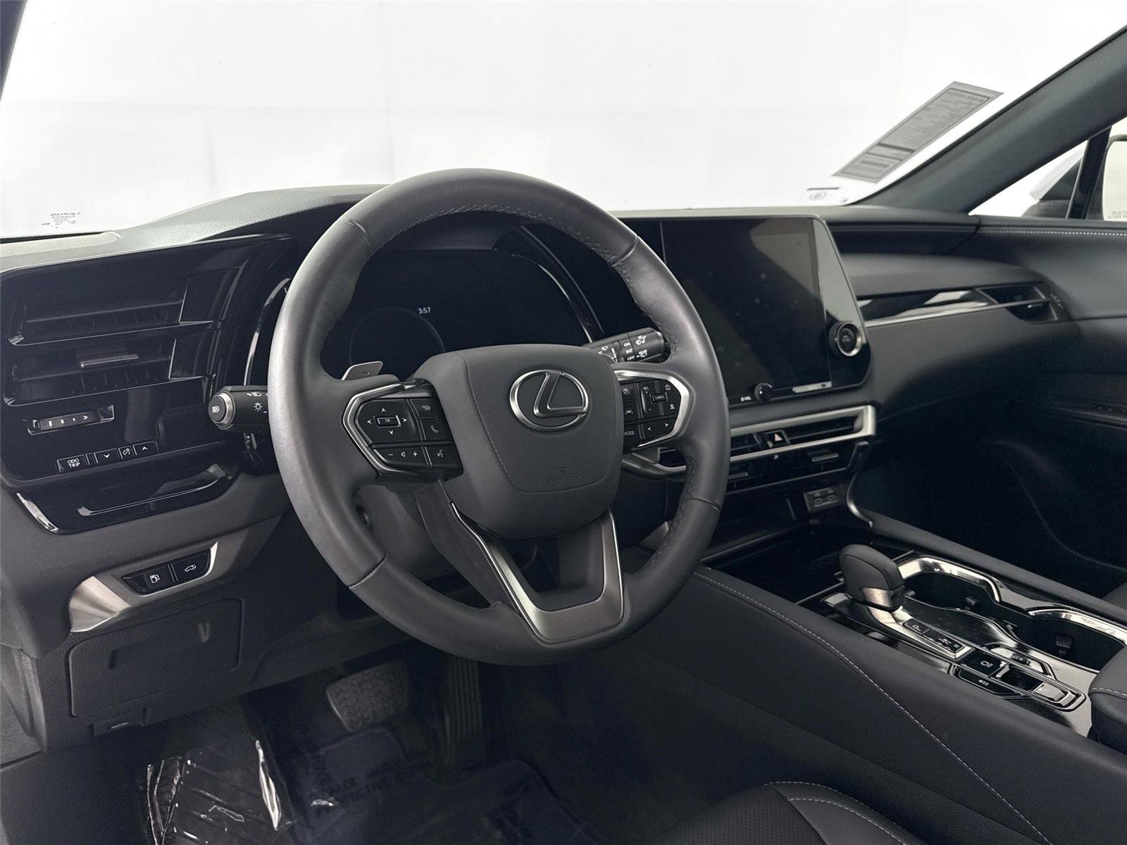 Used 2024 Lexus RX 350 FWD w/ Technology Package image 4