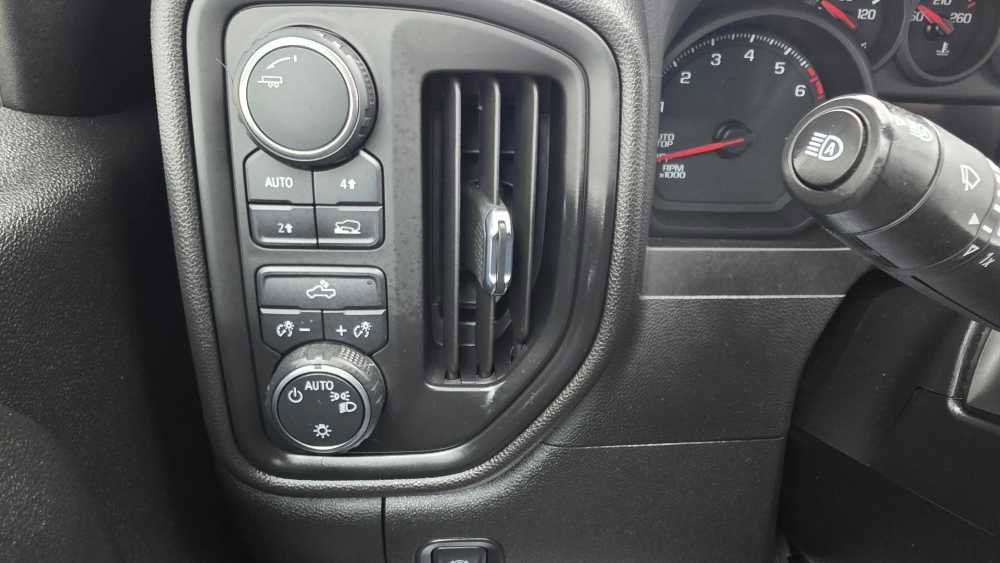 Used 2024 Chevrolet Silverado 1500 Custom image 9