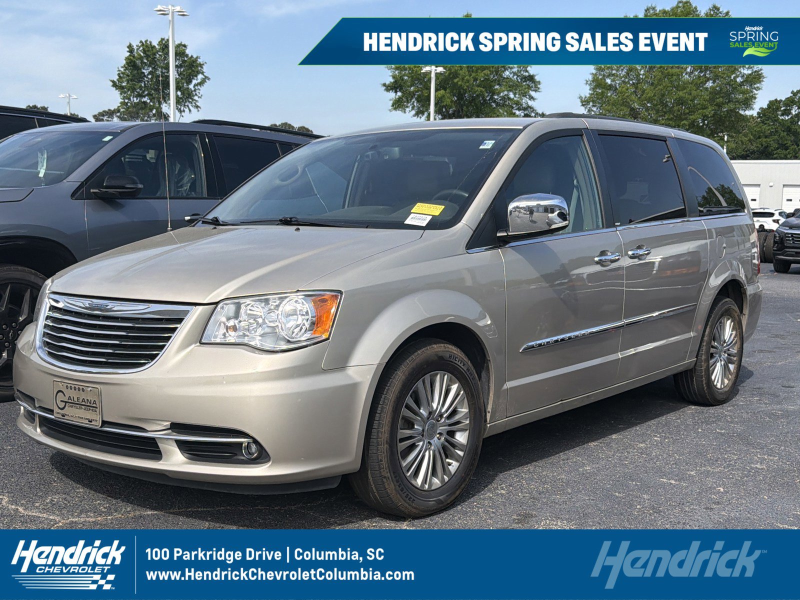Used 2013 Chrysler Town & Country Touring-L w/ Driver Convenience Group image 1