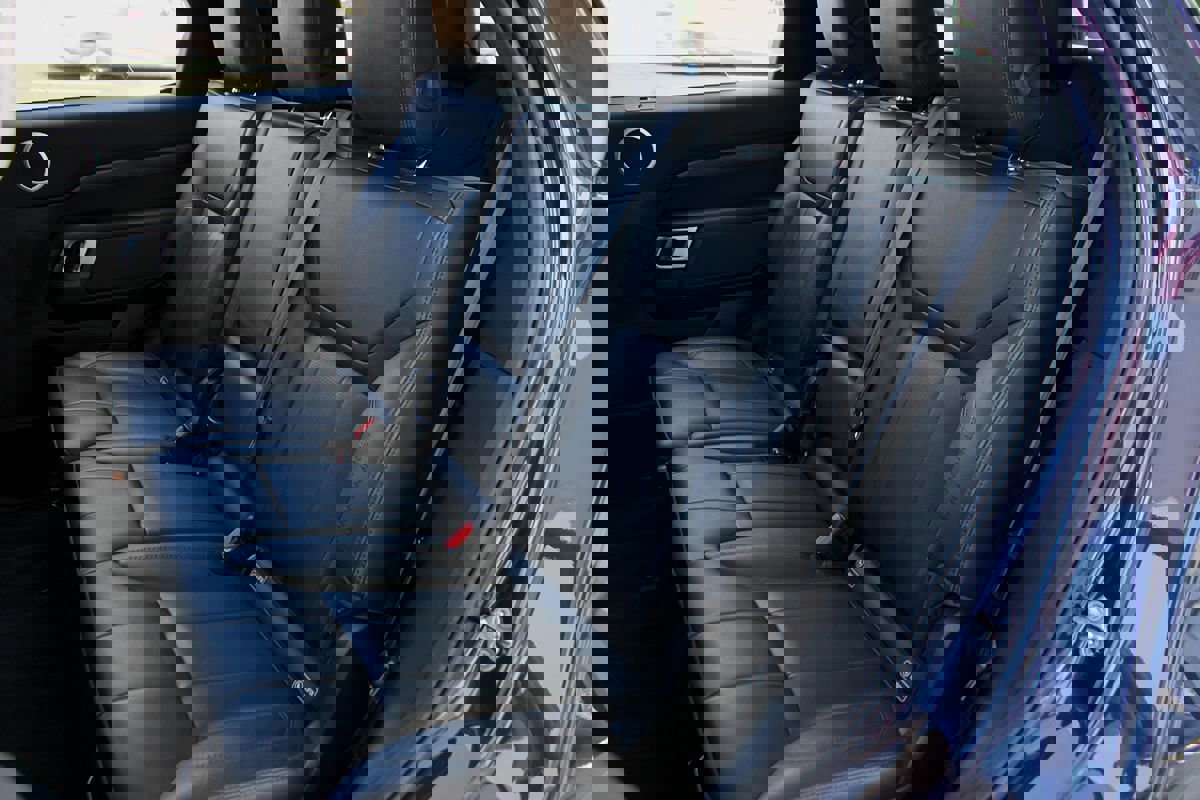 Used 2019 Land Rover Discovery HSE image 17