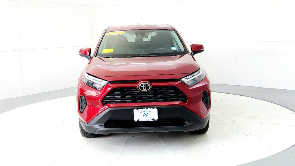 Used 2025 Toyota RAV4 LE AWD/4WD image 8