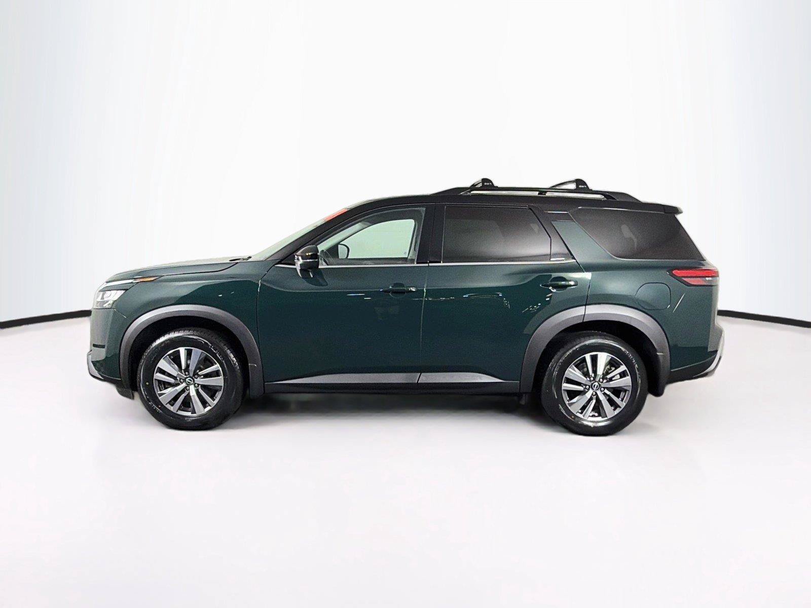 Used 2023 Nissan Pathfinder SL AWD/4WD image 8