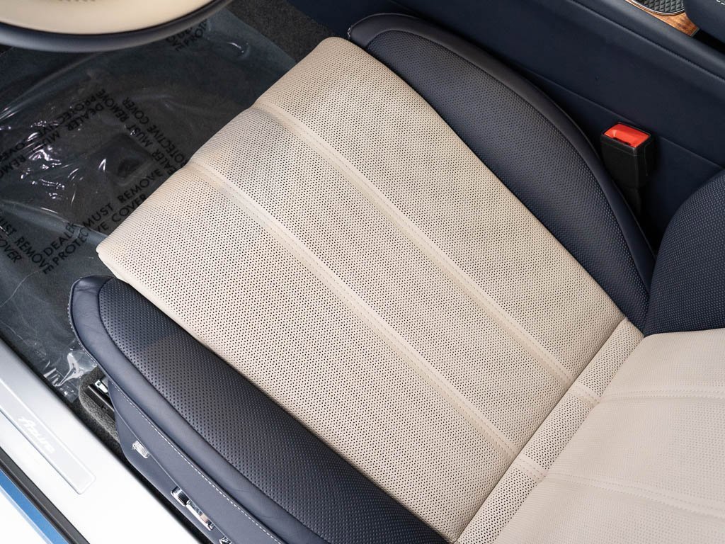 Used 2025 Bentley Bentayga image 19