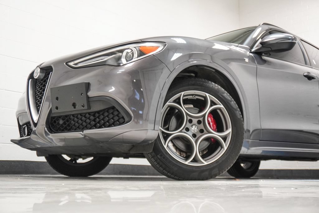 Used 2023 Alfa Romeo Stelvio Ti AWD/4WD image 2