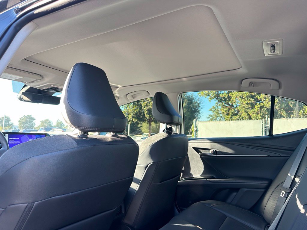 Used 2025 Toyota Camry XLE FWD image 8
