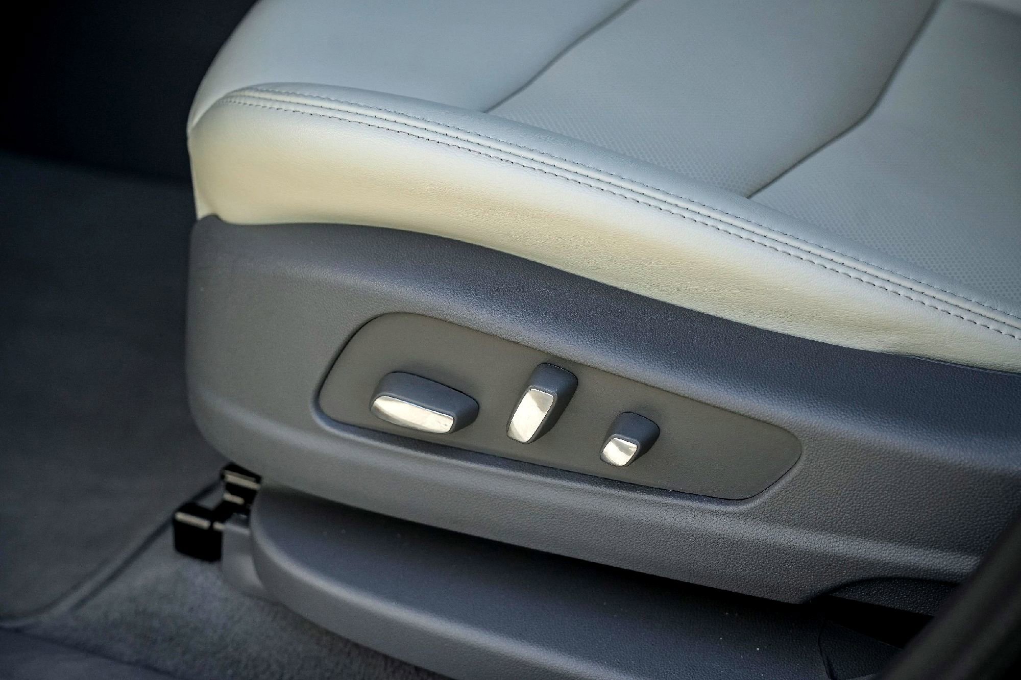 Used 2025 Cadillac XT6 Premium Luxury image 25