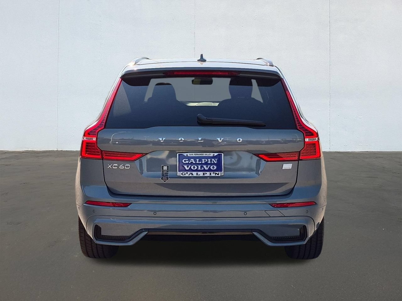 Certified 2024 Volvo XC60 T8 Plus AWD/4WD image 6