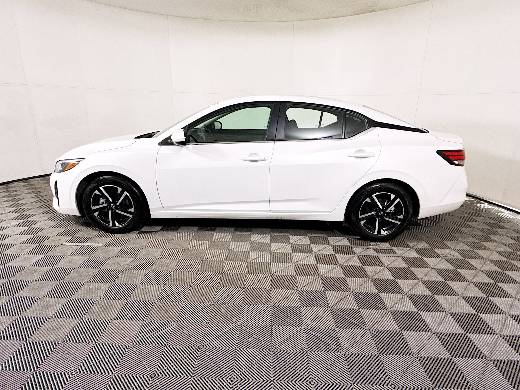 Used 2024 Nissan Sentra SV image 6