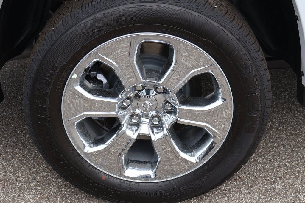 Used 2025 RAM 1500 Big Horn AWD/4WD image 4